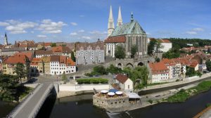 Збираючись на роботу за кордон, потрібно вчити іноземну мову