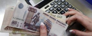 Чи зможуть українські заробітчани переказувати гроші з Росії додому після санкцій