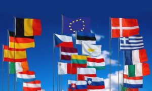 Стабільна робота замість повернення додому – українцям подобається у ЕС