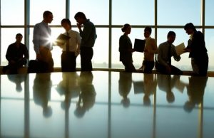 Дефіцит робочих рук: експерт розповів, як залучити іноземців до роботи в Україні