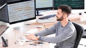 Більша частина українських айтішників готуються до виїзду до інших країн