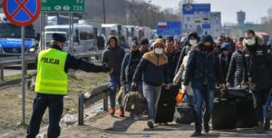 Молодь виїде, а пенсіонери повернуться: що буде з Україною після війни, чи зможуть її відбудувати