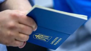 У Німеччині хочуть забрати соцвиплати в 150 тисяч українців і змусити їх воювати