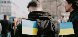 Зачепить кожного біженця з України в Польщі: у Навроцького скасують всі поблажки