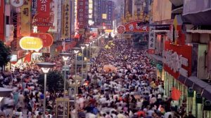 У Китаї народжуваність впала до історичного мінімуму: до яких наслідків це може призвести