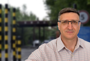 Залишитися — не завжди вибір: як брак грошей обмежує можливість виїхати