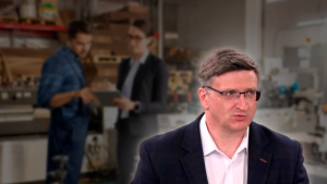 Тимчасовий прихисток, довгострокові плани: що утримує українців у Європі